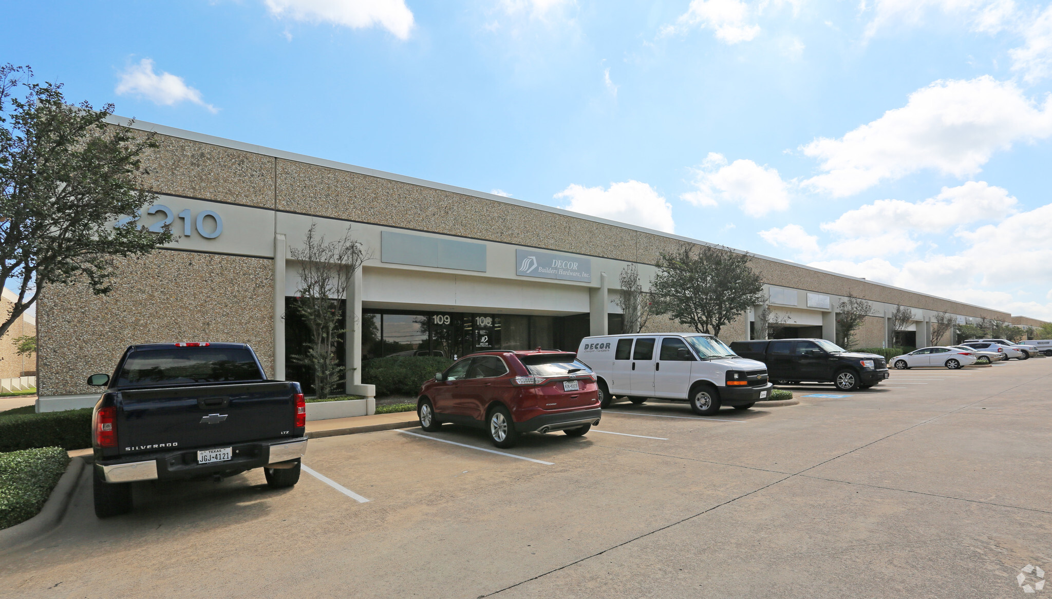 2210 Denton Dr, Austin, TX for lease Primary Photo- Image 1 of 15