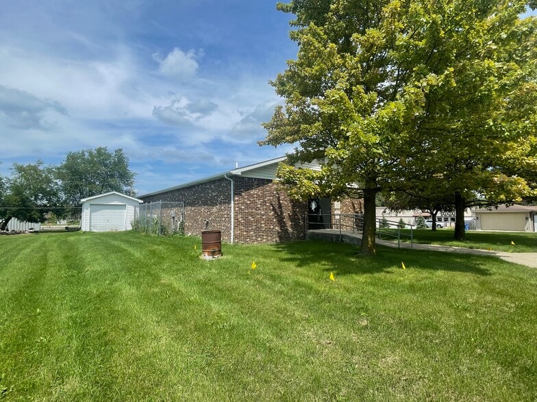 210 Home Ave, Churubusco, IN for sale - Building Photo - Image 3 of 44