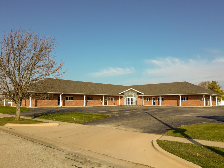 2925 S Meadowbrook Rd, Springfield, IL for lease - Building Photo - Image 1 of 16