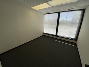 540-550 W Frontage Rd, Northfield, IL for lease Interior Photo- Image 2 of 3