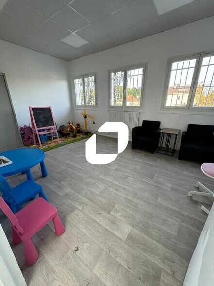 Office in Eaubonne for lease - Building Photo - Image 2 of 16