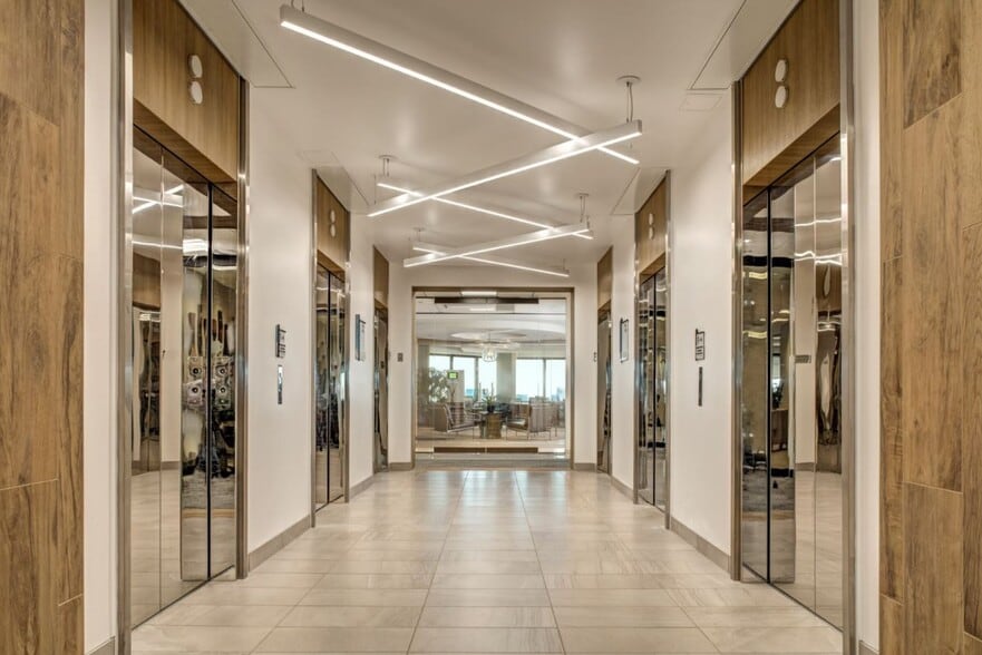 5613 Dtc Pky, Greenwood Village, CO for lease - Interior Photo - Image 2 of 14