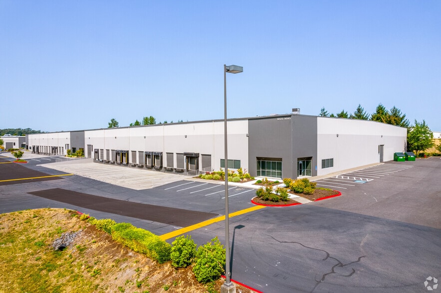 14125-14145 NE Airport Way, Portland, OR for lease - Building Photo - Image 2 of 14