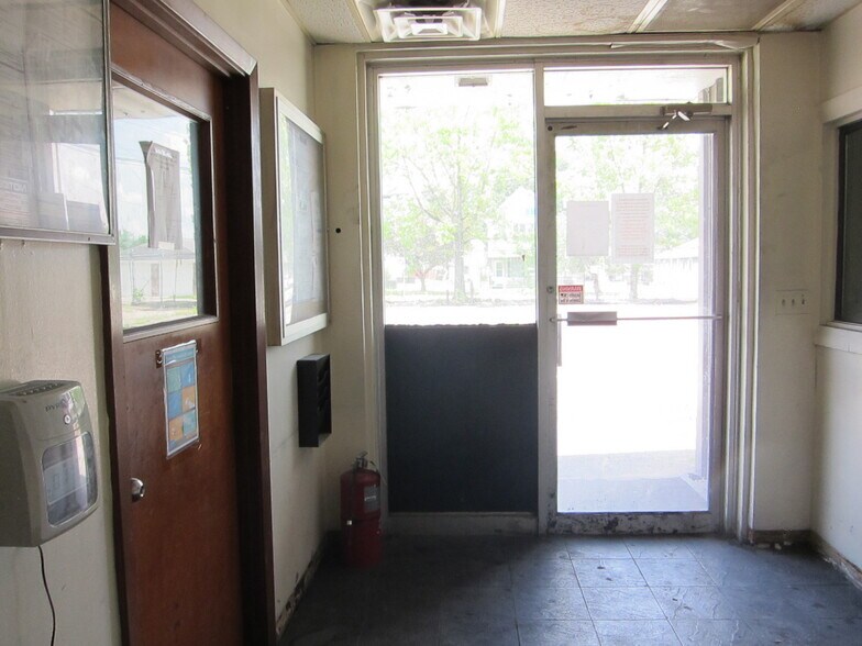 626 Main St, Ceredo, WV 25507 Building 1