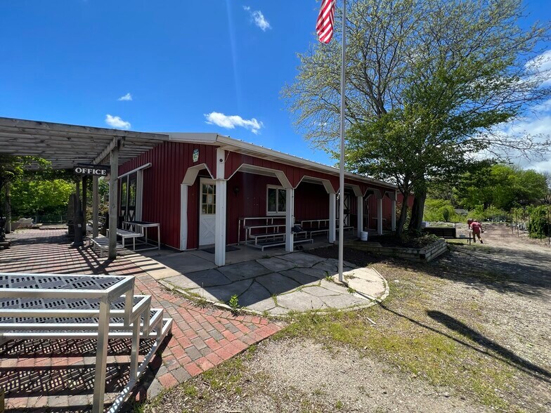 1715 E Main St, Little Chute, WI 54140