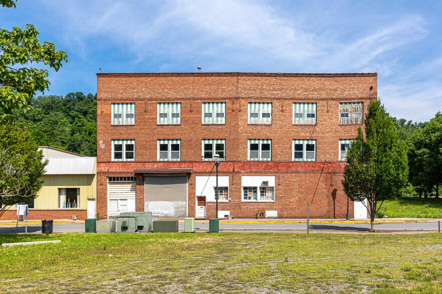 114 Clay St, Morgantown, WV for sale - Primary Photo - Image 1 of 4