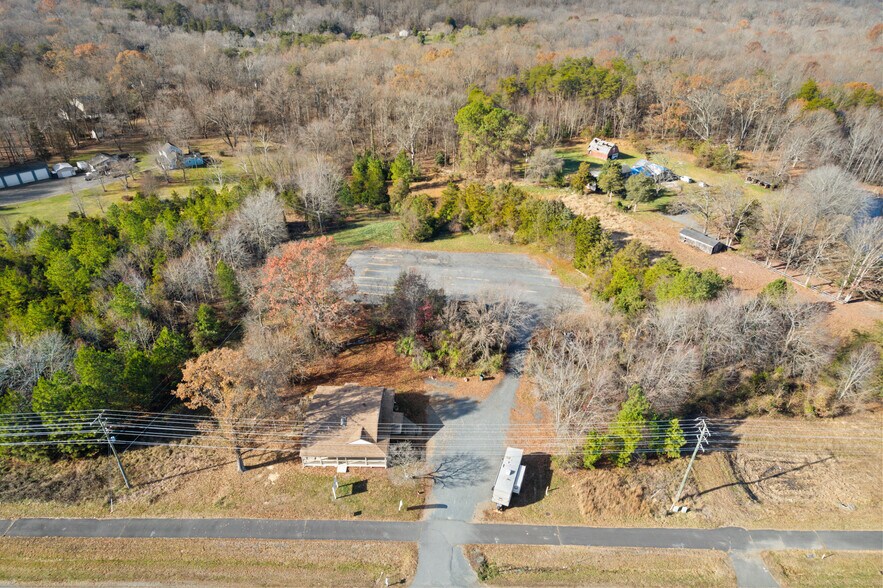 12204 Dumfries Rd, Manassas, VA 20112