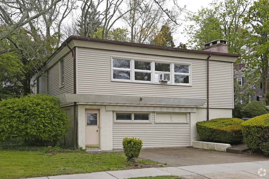 96 Cottage St, New Bedford, MA 02740