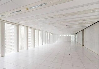 Plaça d'Ernest Lluch, 5, Barcelona, Barcelona for lease Interior Photo- Image 1 of 10