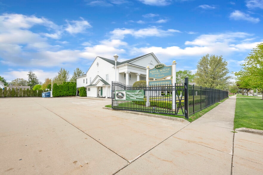 4860 E 13 Mile Rd, Warren, MI for sale - Building Photo - Image 3 of 62