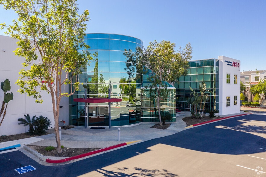 4851 Paramount Dr, San Diego, CA for lease - Building Photo - Image 2 of 5