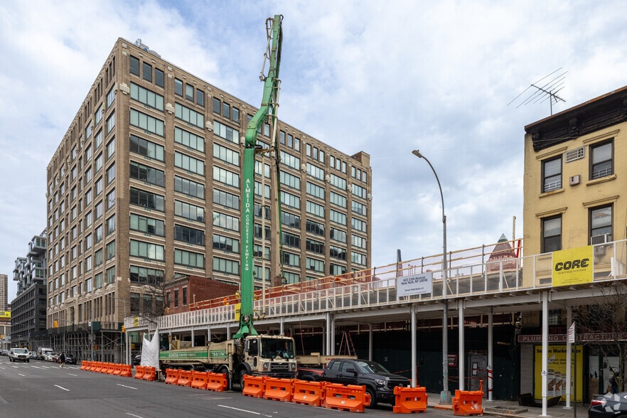 622 11th Ave, New York, NY for lease - Primary Photo - Image 1 of 1