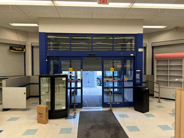 4410 S Division Ave, Grand Rapids, MI for sale - Interior Photo - Image 3 of 16