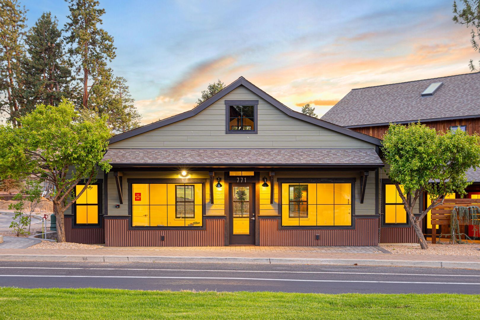 771-781 W Hood Ave, Sisters, OR for lease Building Photo- Image 1 of 5