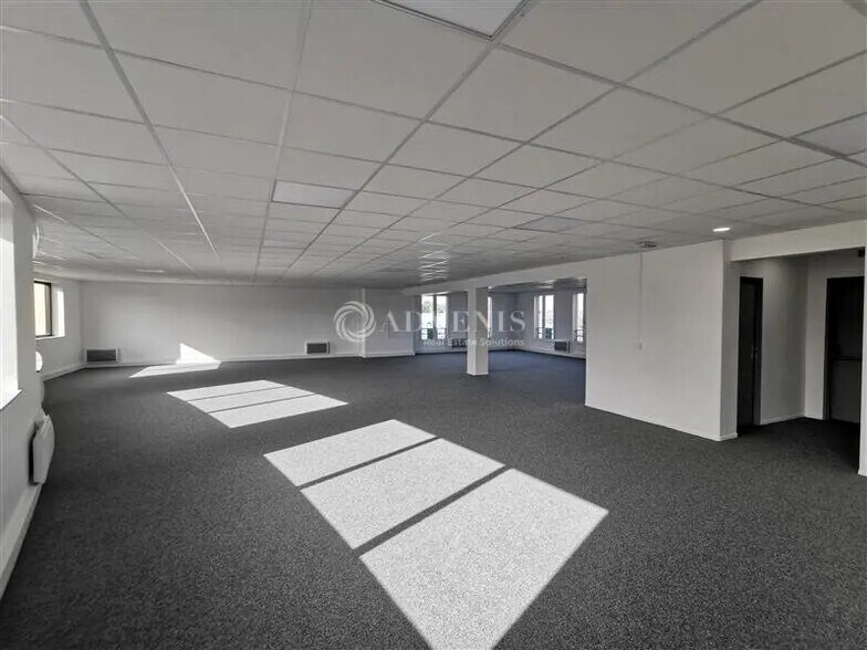 Office in Lille for lease - Interior Photo - Image 3 of 8