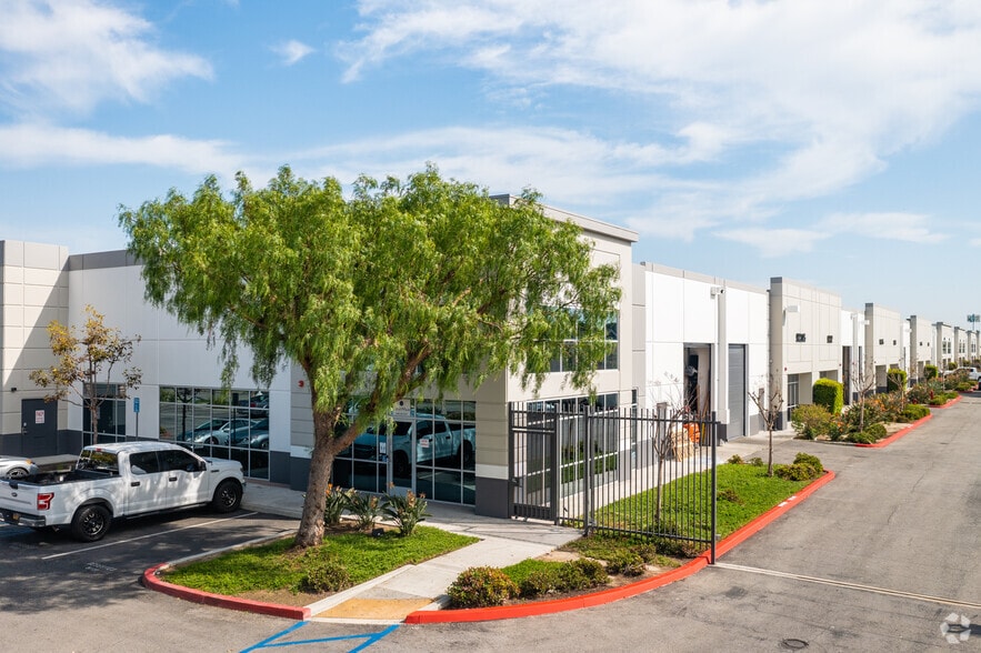 9220-9268 1/2 Hall Rd, Downey, CA for lease - Building Photo - Image 3 of 35