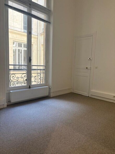 57 Rue Pierre Charron, Paris for lease - Building Photo - Image 2 of 6