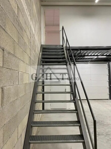 Industrial in Villeneuve-la-Garenne for lease - Interior Photo - Image 2 of 13