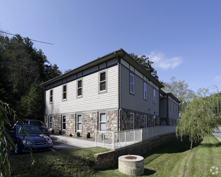 379 New Market Blvd, Boone, NC for lease - Building Photo - Image 3 of 14