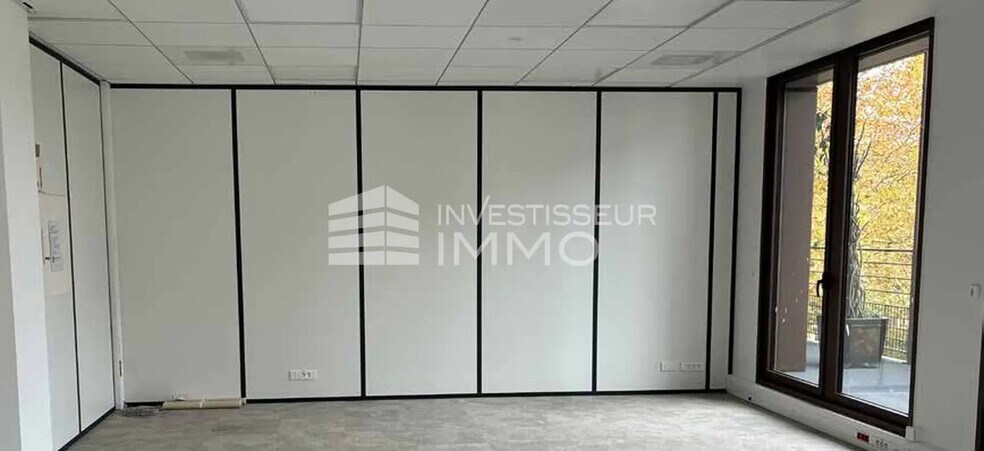 Office in Montévrain for lease - Interior Photo - Image 2 of 4
