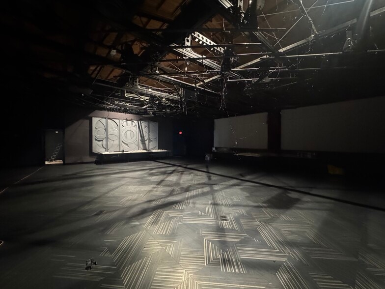 1000 S Olive St, Los Angeles, CA for lease - Building Photo - Image 2 of 17