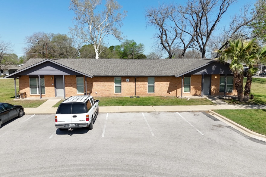 1002 SE Martin Luther King Rd, Smithville, TX for sale - Primary Photo - Image 1 of 7