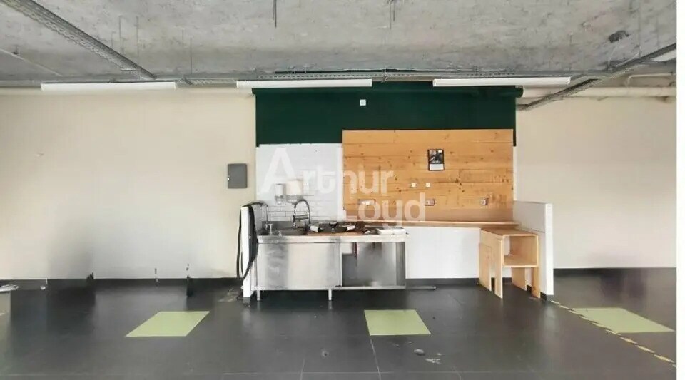 Retail in Aix-les-Bains for lease - Interior Photo - Image 3 of 4