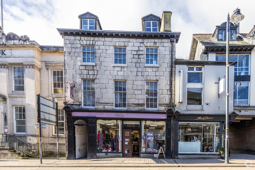 60-62 Highgate, Kendal for sale - Building Photo - Image 2 of 4
