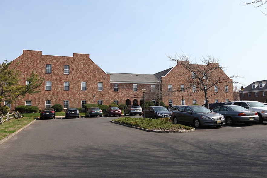 179 Avenue at the Cmn, Shrewsbury, NJ for lease - Building Photo - Image 1 of 1