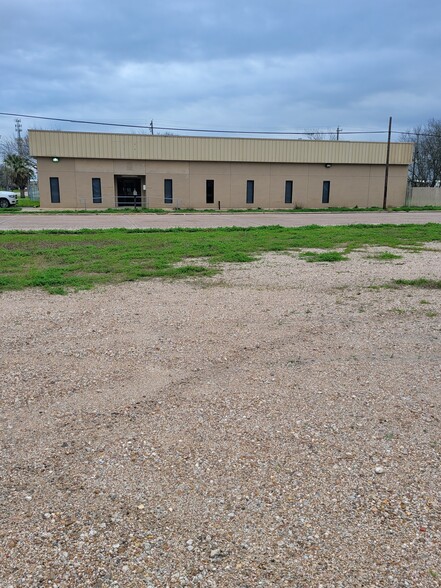 102 S Avenue A, Freeport, TX for sale - Building Photo - Image 2 of 25