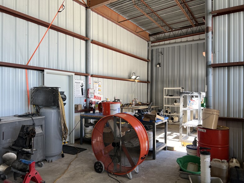 4765 Spring Ave, Clearwater, FL for lease - Building Photo - Image 3 of 17