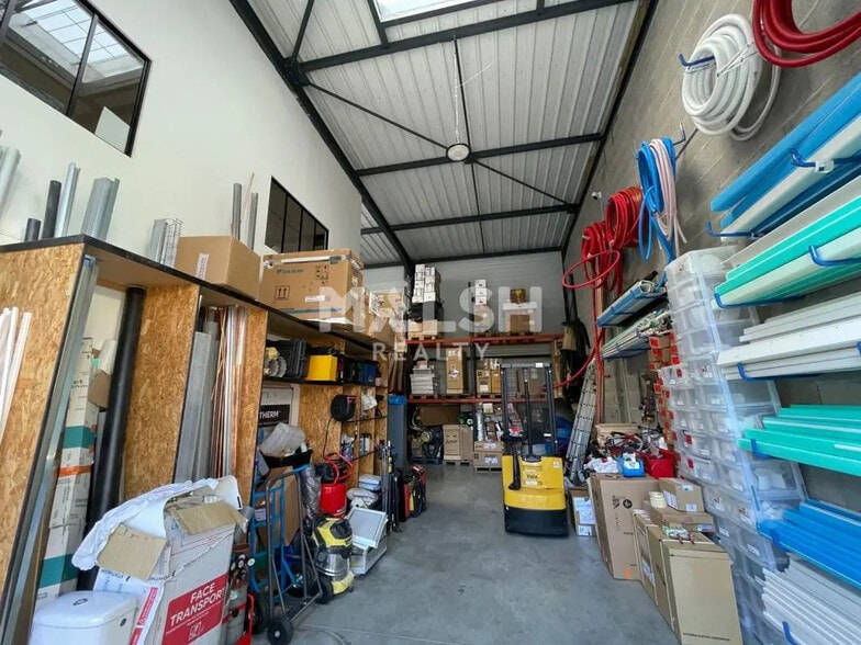 Office in Chaponost for lease - Interior Photo - Image 3 of 12