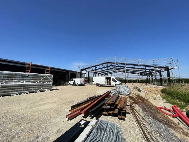 Flex in Isneauville for lease - Building Photo - Image 2 of 3