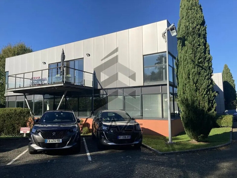 Office in Floirac for lease - Building Photo - Image 1 of 8