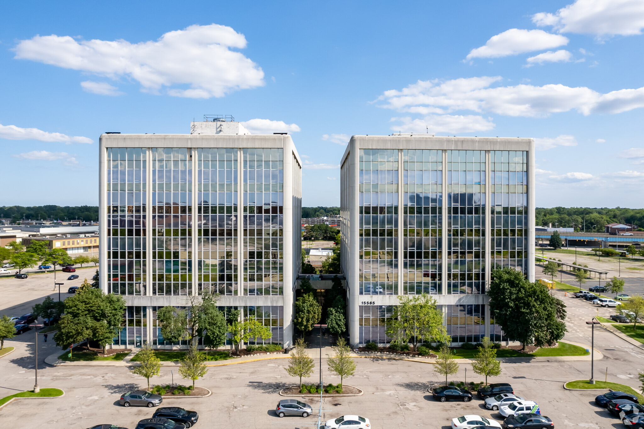 15565 Northland Dr, Southfield, MI 48075 - Northland Towers West | LoopNet