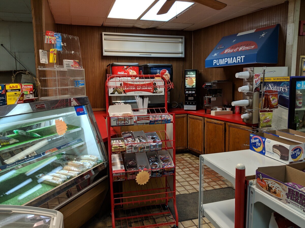 1118 N 9th St, Salina, KS 67401