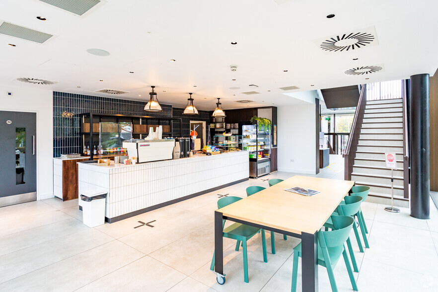 2 Fitzalan Rd, Cardiff for lease - Interior Photo - Image 2 of 23