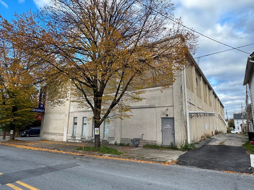 1298 Spruce St, Easton, PA for lease Interior Photo- Image 1 of 16