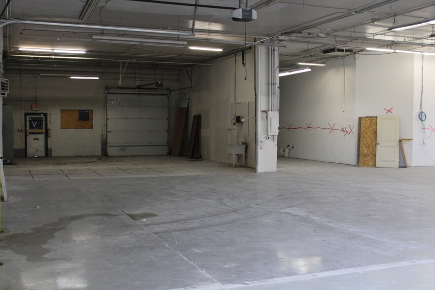 5981 Marion Dr, Denver, CO for sale - Interior Photo - Image 3 of 14