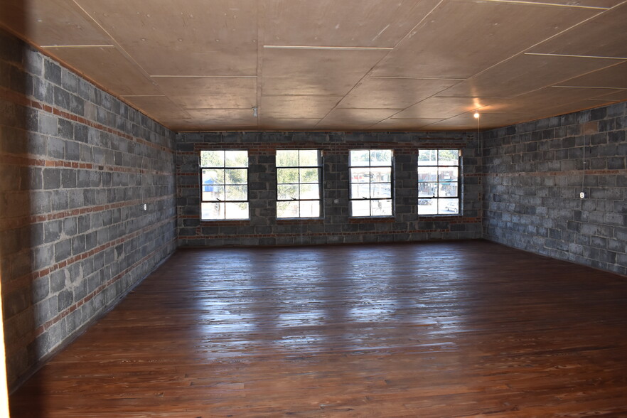 105 1st Ave S, Conover, NC for sale - Interior Photo - Image 3 of 3