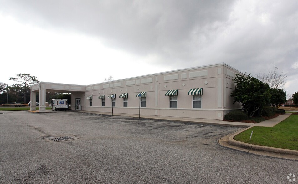 400 Milestone Blvd, Cantonment, FL for lease - Building Photo - Image 2 of 2