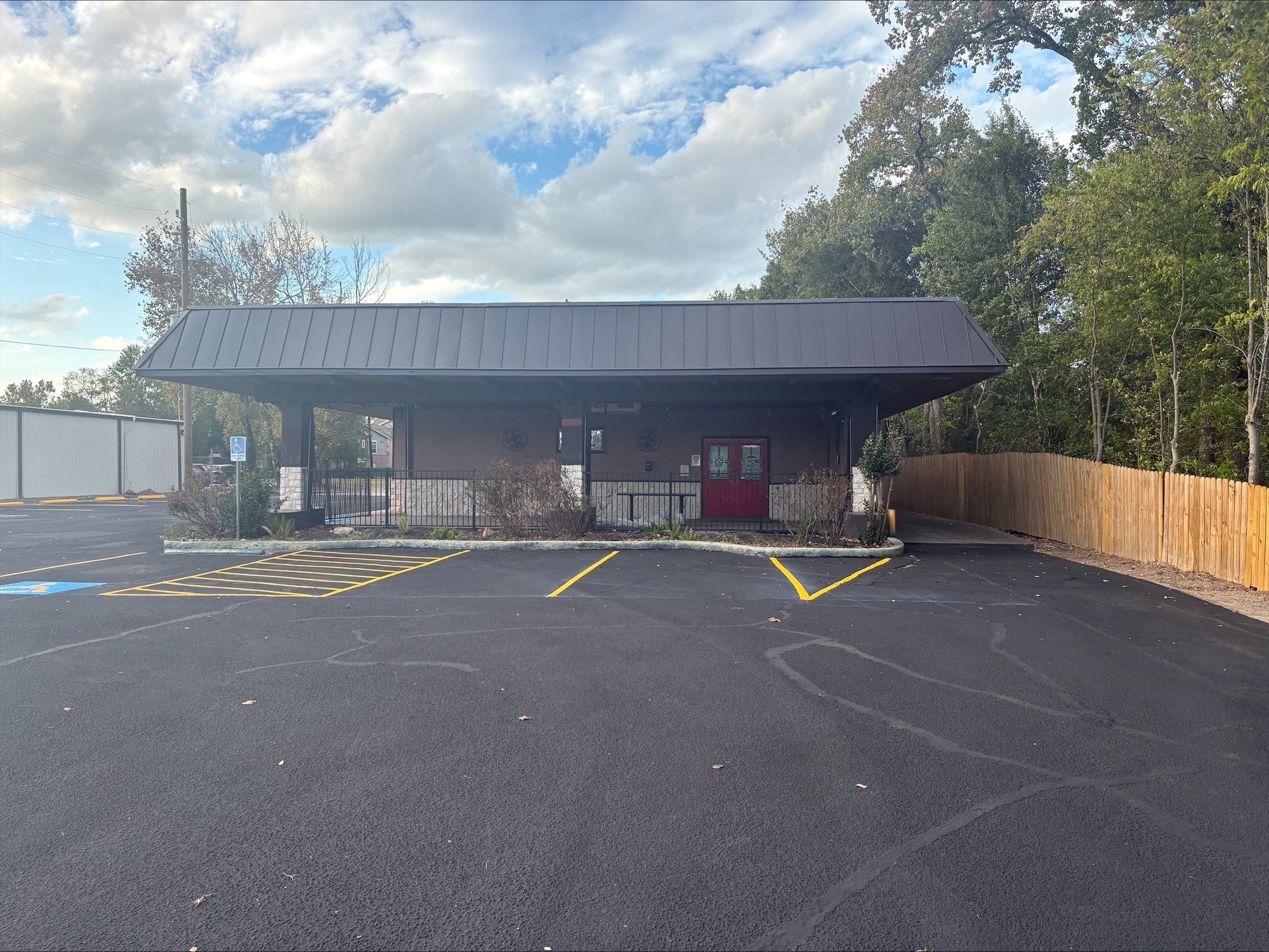 1000 W Main St, Tomball, TX for lease Building Photo- Image 1 of 20