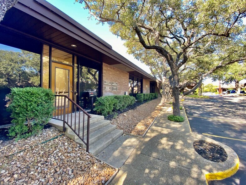 1852 Lockhill Selma Rd, San Antonio, TX 78213