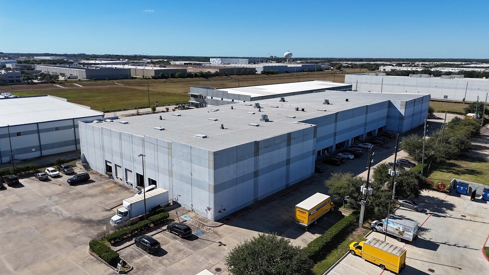 12010 Dairy Ashford, Sugar Land, TX for lease - Building Photo - Image 2 of 11