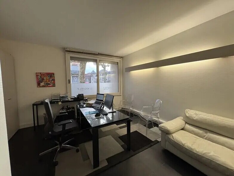 Office in Orléans for lease - Interior Photo - Image 3 of 12