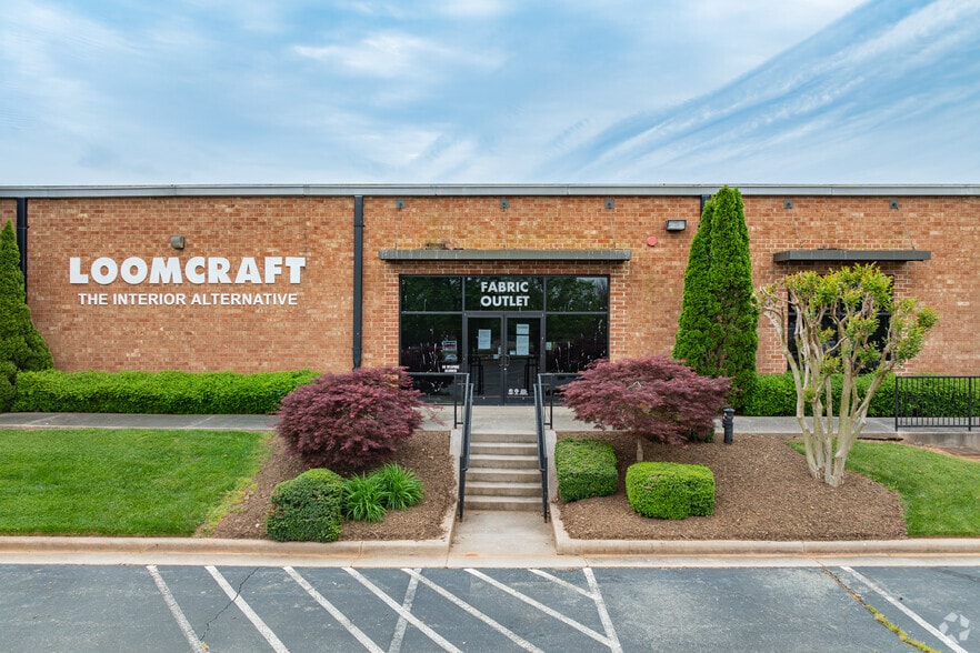 2516 Industry Dr, Burlington, NC for lease - Building Photo - Image 3 of 6