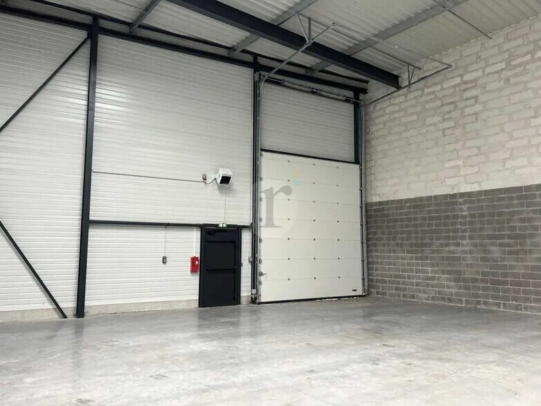 Flex in Seclin for lease - Building Photo - Image 1 of 4