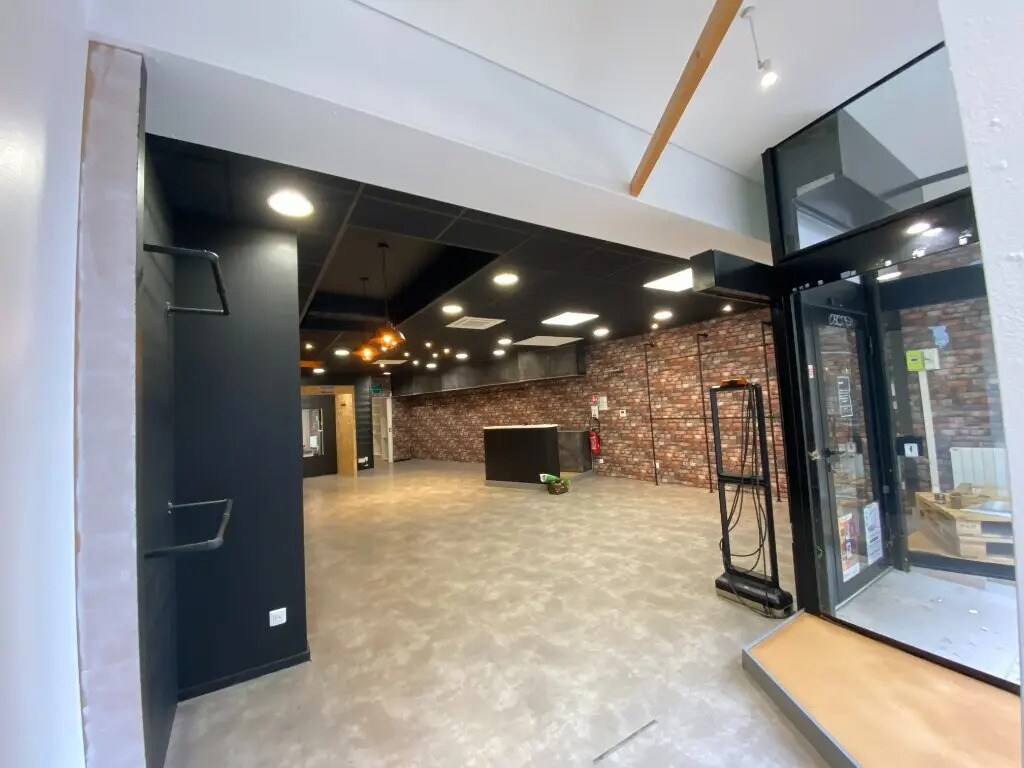 Retail in Chalon-sur-Saône for lease Interior Photo- Image 1 of 7