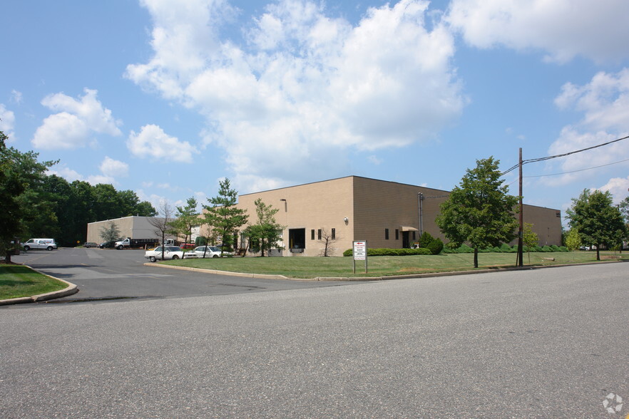 2323 Randolph Ave, Avenel, NJ for lease - Building Photo - Image 3 of 10