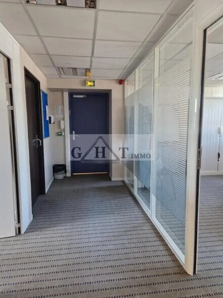 Office in Ivry-sur-Seine for lease - Building Photo - Image 2 of 6